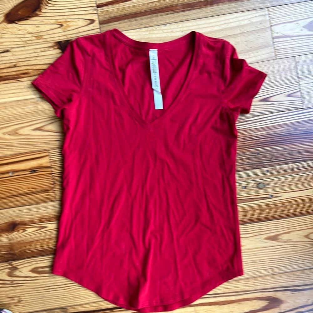 Lululemon v-neck Love tee t-shirt sz 2 red